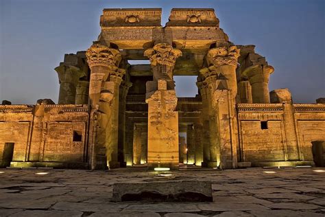 O Templo de Kom Ombo: Uma Jornada Histórica Através da Cultura Greco-Egípcia!