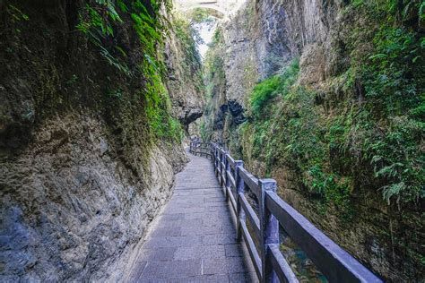 Yunlong Mountain Scenic Area - Um refúgio verdejante de beleza natural e história antiga!